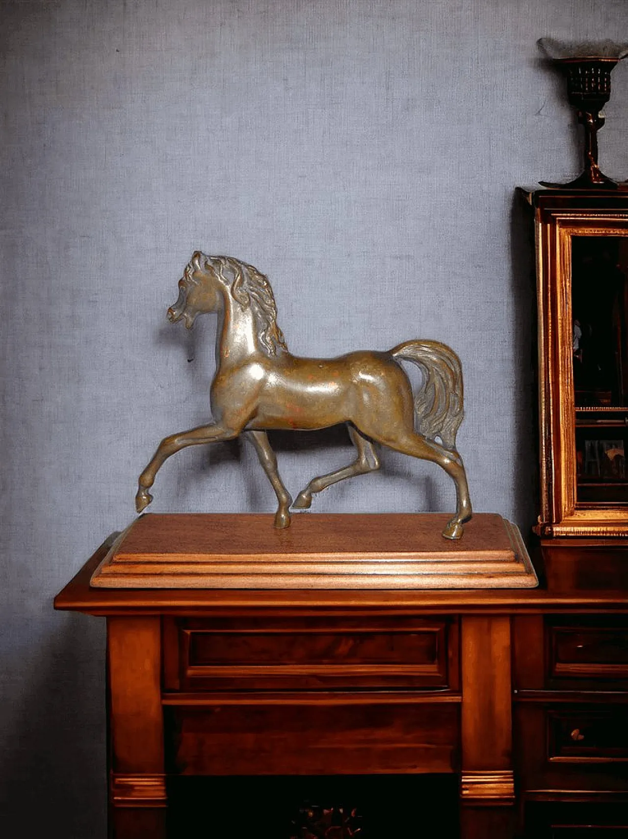 Cavallo in bronzo con base in legno, metà '900 1