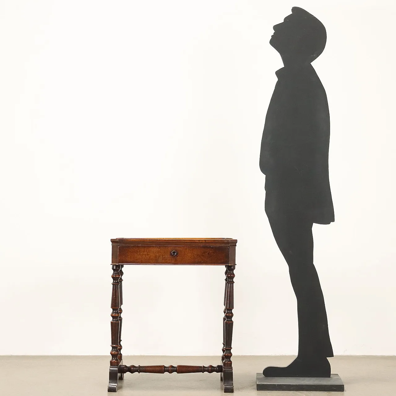 Tavolino da lavoro in noce con cassetti, '800 2