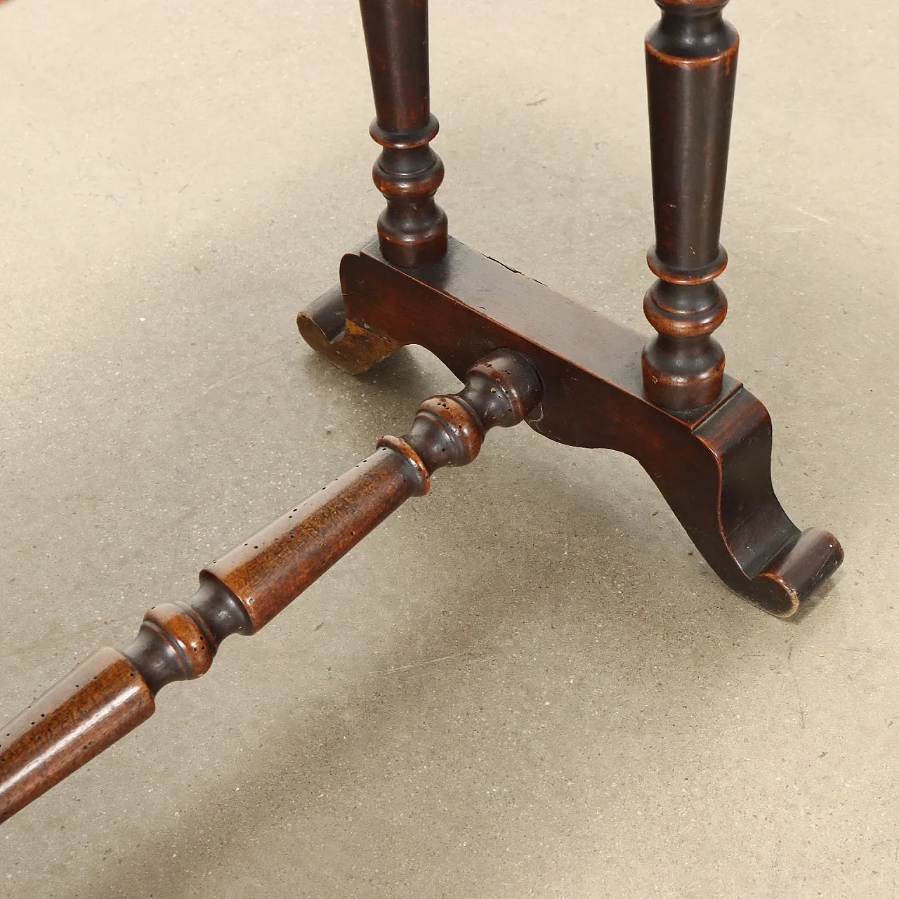 Tavolino da lavoro in noce con cassetti, '800 7