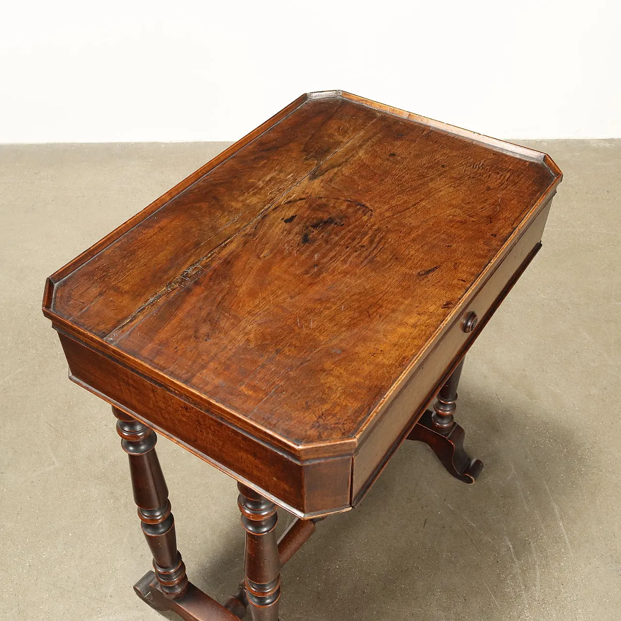 Tavolino da lavoro in noce con cassetti, '800 8