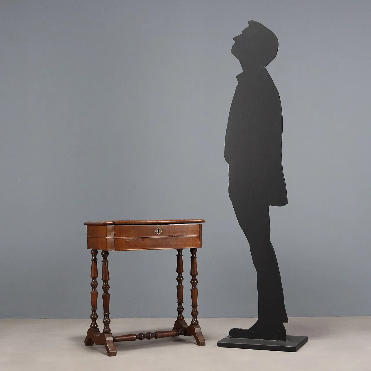 Tavolo da lavoro in noce con cassetto, '900 3