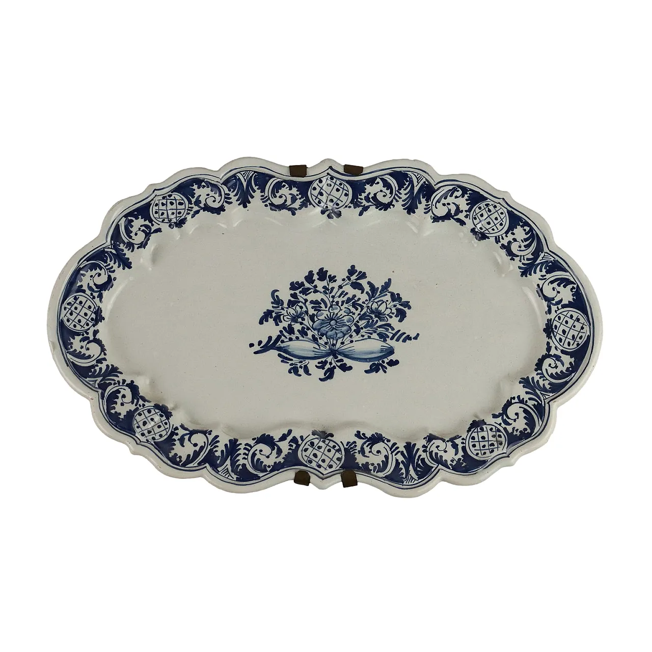 Vassoio ovale con decorazioni in maiolica, '700 1