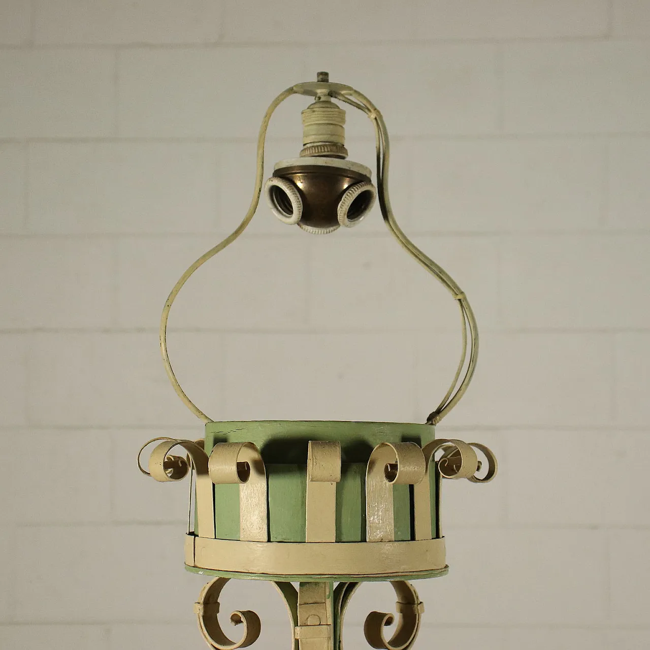 Candeliere in ferro battuto lavorato, del '900 4