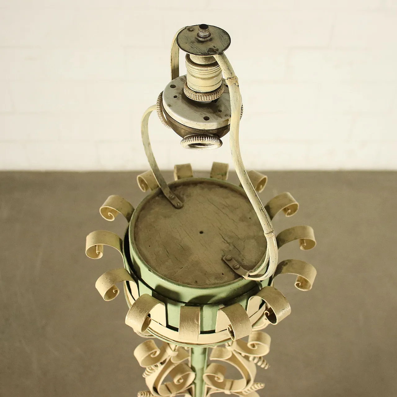 Candeliere in ferro battuto lavorato, del '900 5