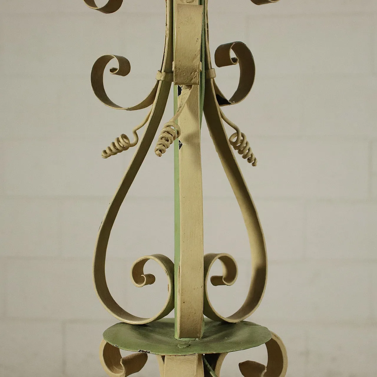 Candeliere in ferro battuto lavorato, del '900 8