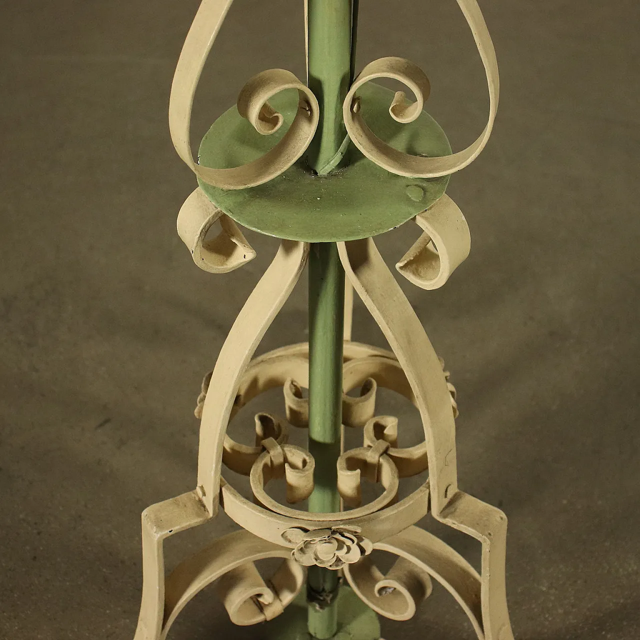 Candeliere in ferro battuto lavorato, del '900 9