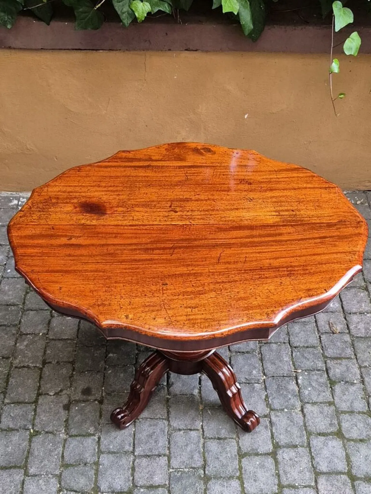 Louis-Philippe French mahogany coffee table, 19th century 3