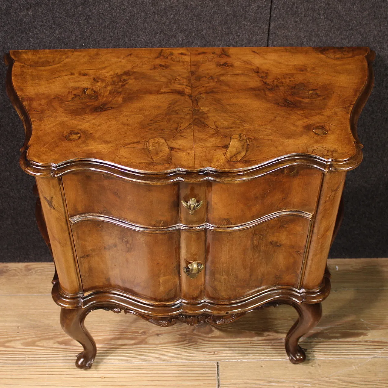 Pair Venetian bedside tables, 20th century 4
