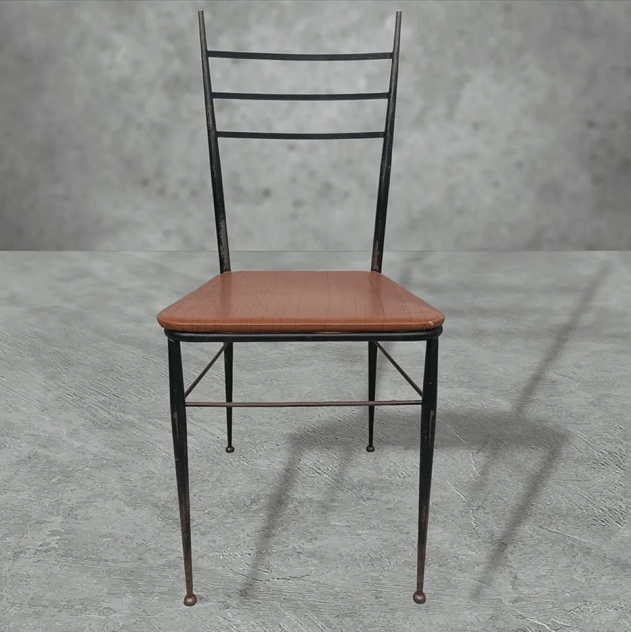 4 Sedie in metallo e similpelle marrone, metà '900 5