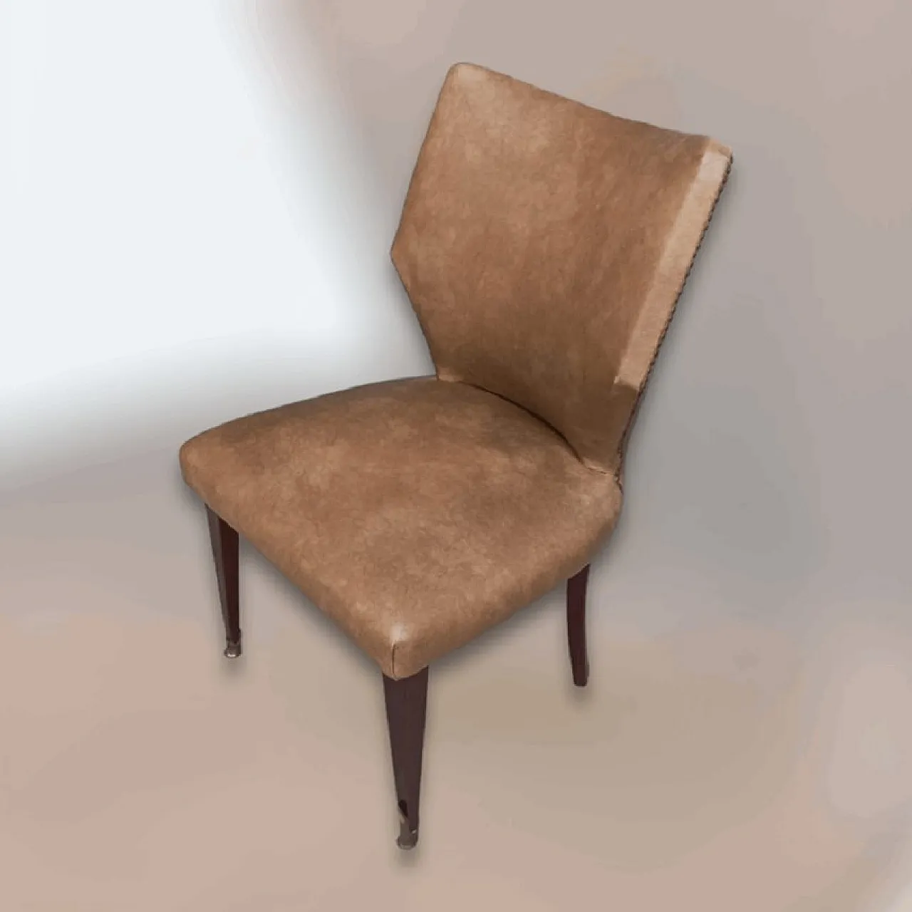 Coppia di poltrone da letto in pelle beige, metà '900 1