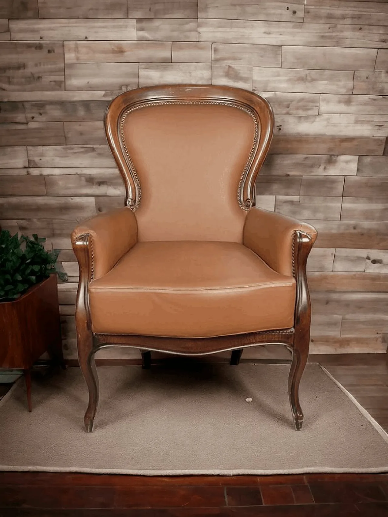 Poltrona in pelle e noce, metà '900 1