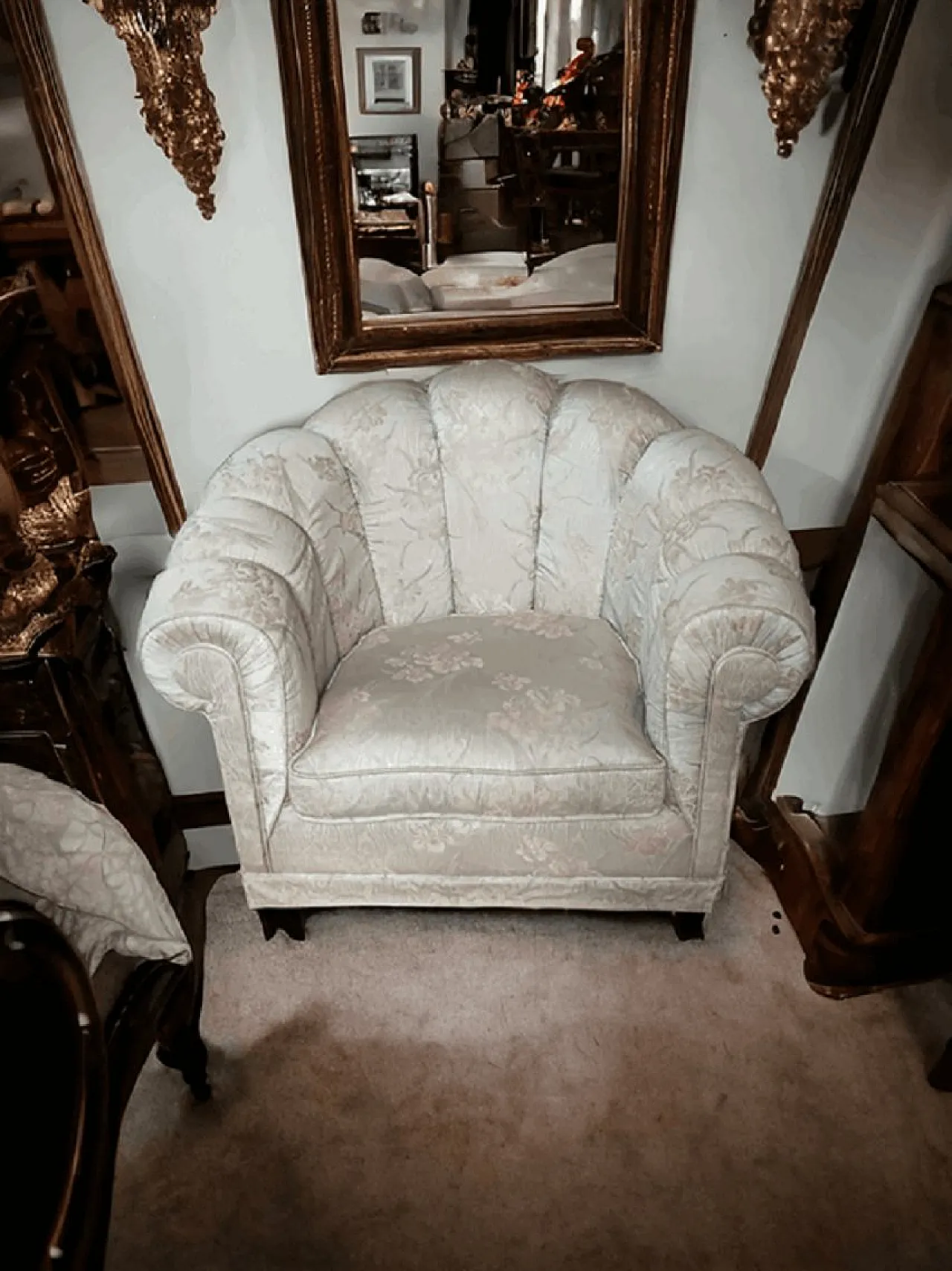 Poltrona damascata a forma di conchiglia, anni '80 1