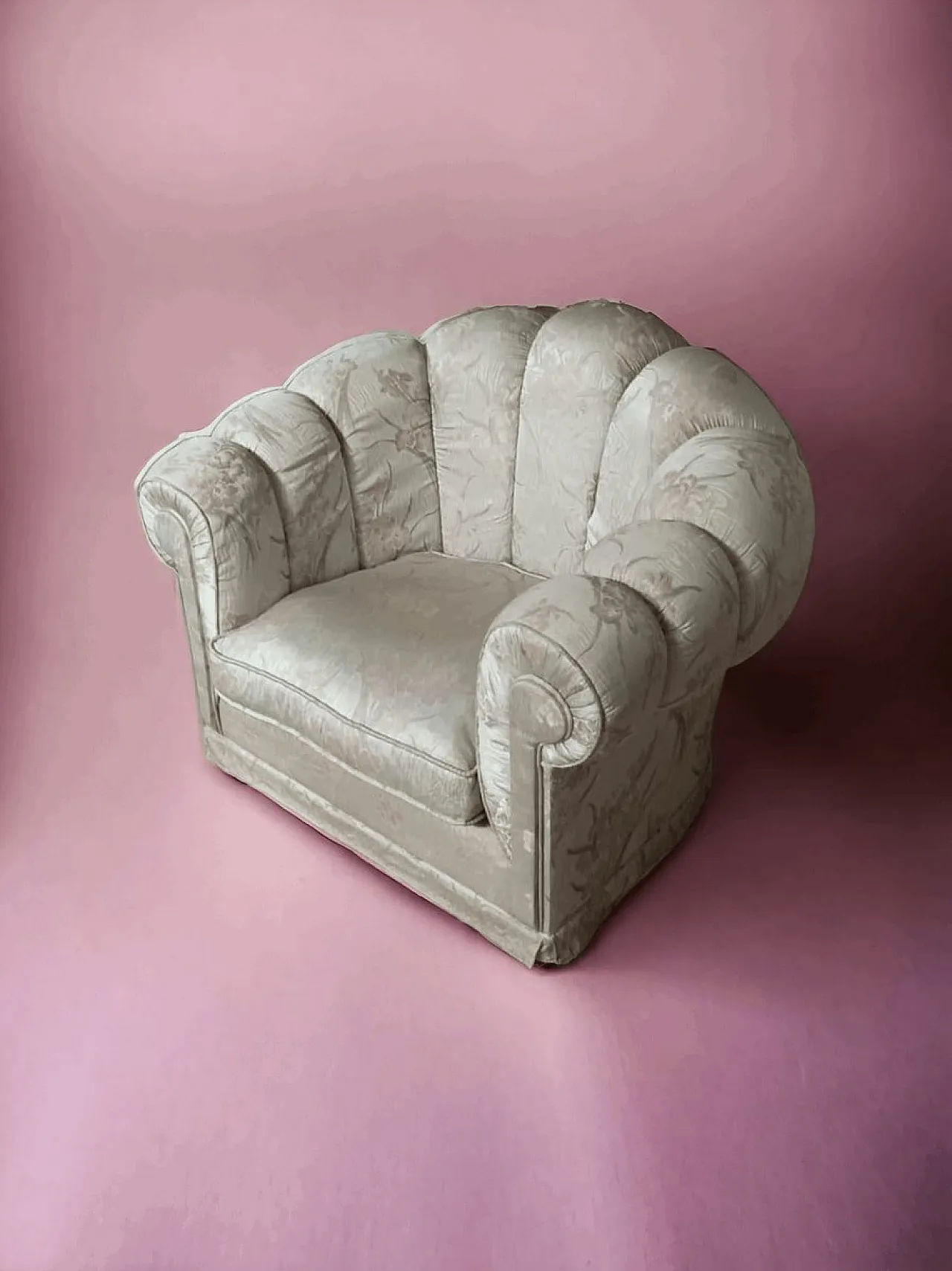 Poltrona damascata a forma di conchiglia, anni '80 2