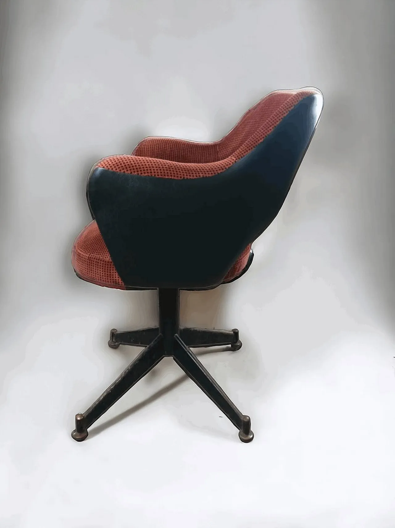 Poltrona girevole in similpelle e velluto, anni '60 4