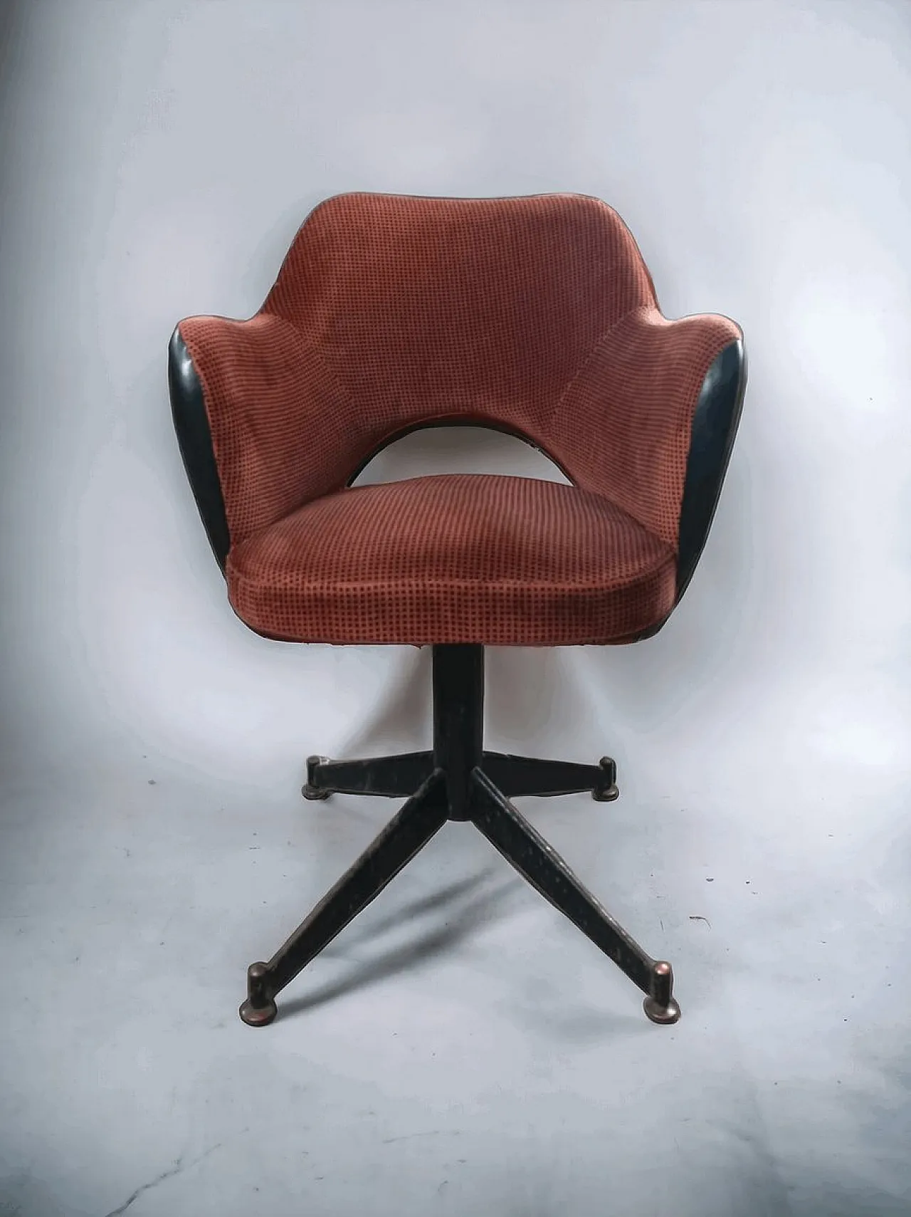 Poltrona girevole in similpelle e velluto, anni '60 5