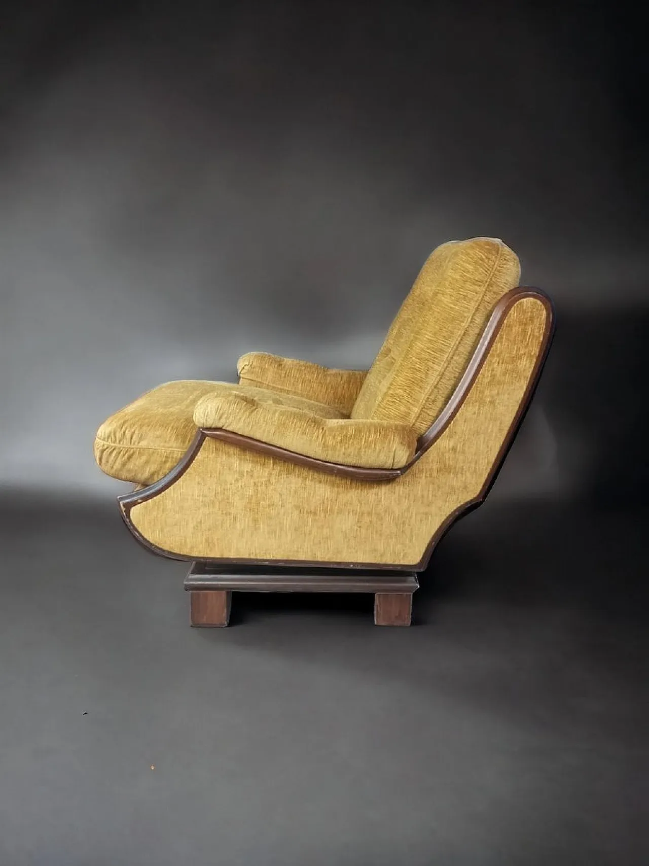 Poltrona in velluto giallo e legno, anni '60 4