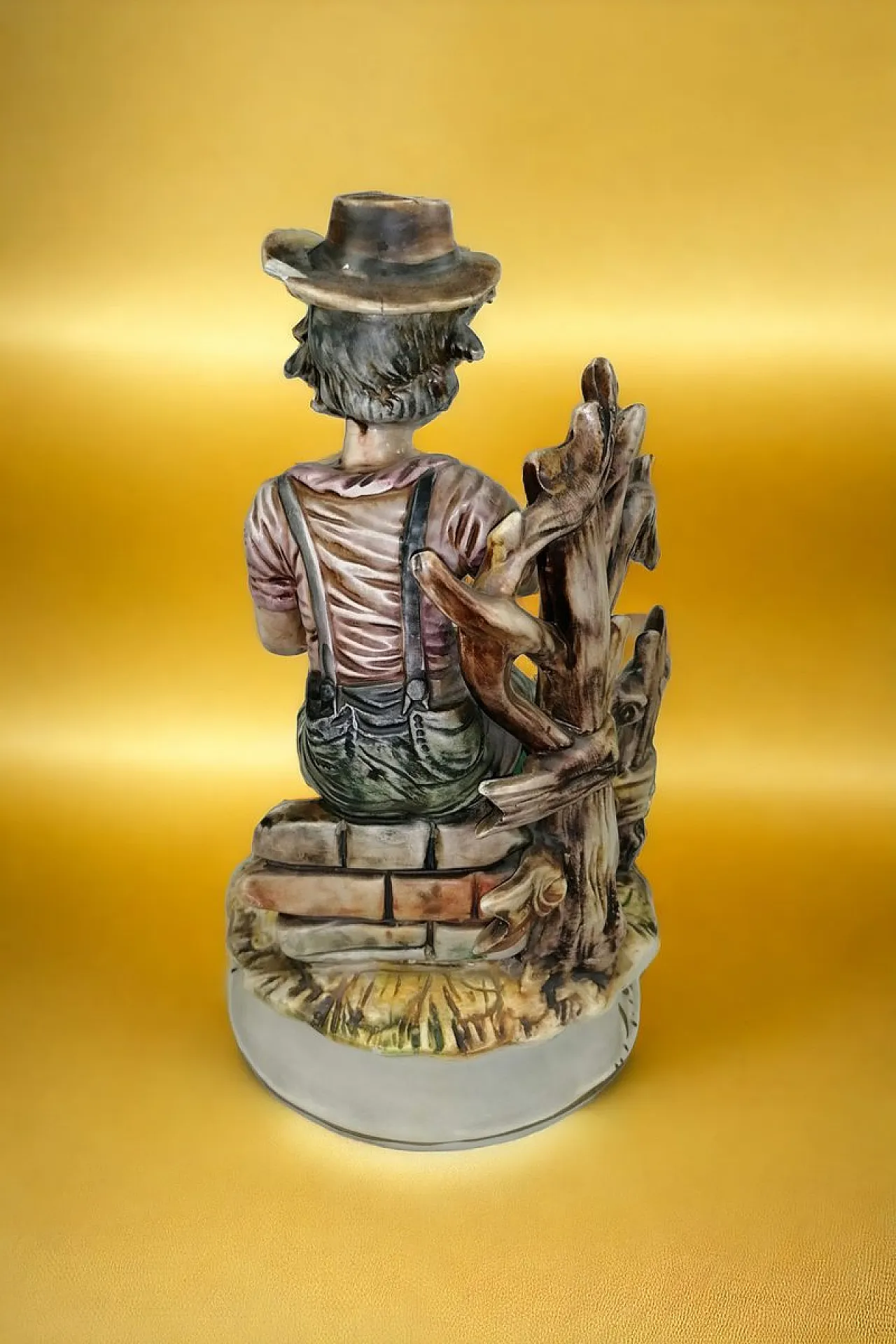 Statua di uomo con ombrello rotto di Capodimonte, anni '70 3