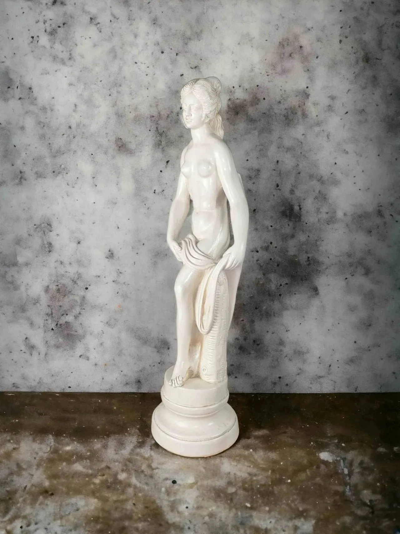 Statua di Venere al bagno, metà '900 2