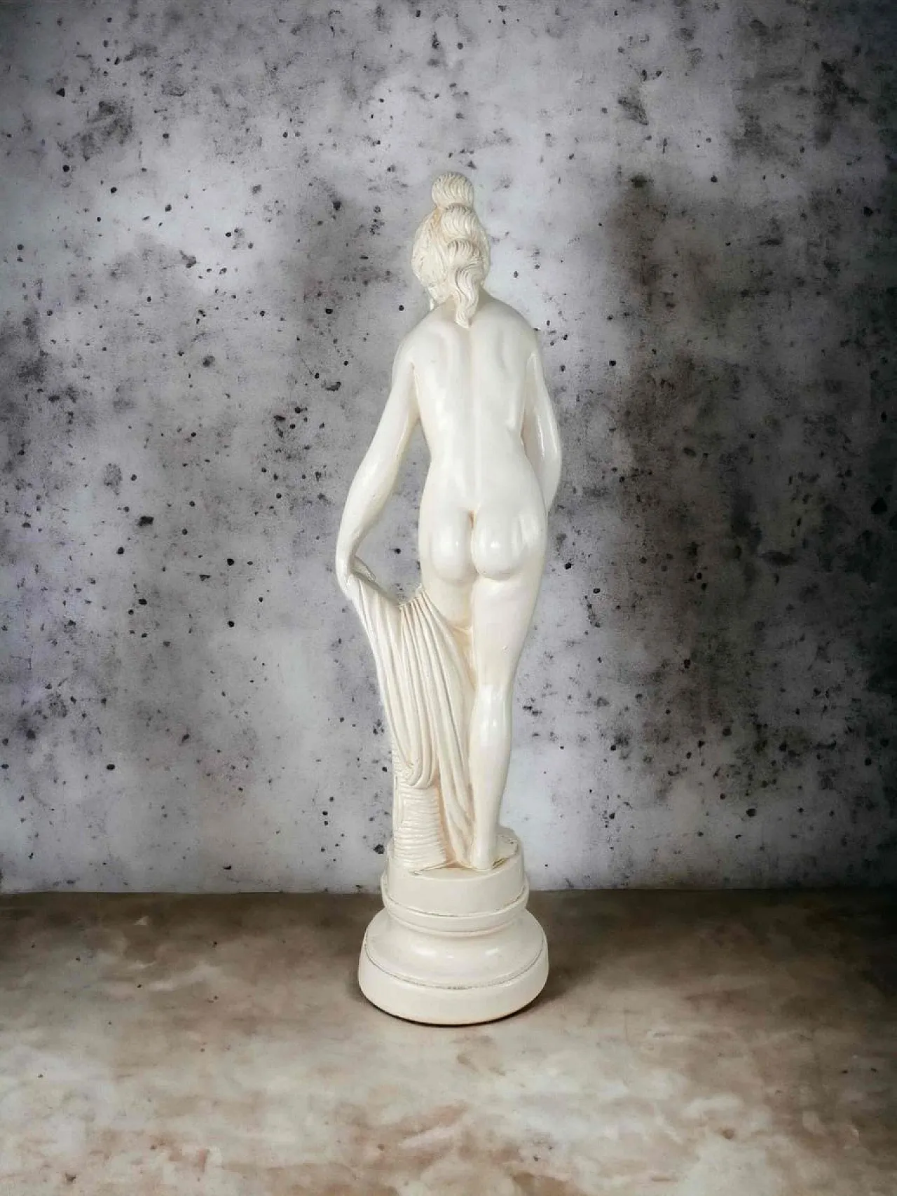 Statua di Venere al bagno, metà '900 3