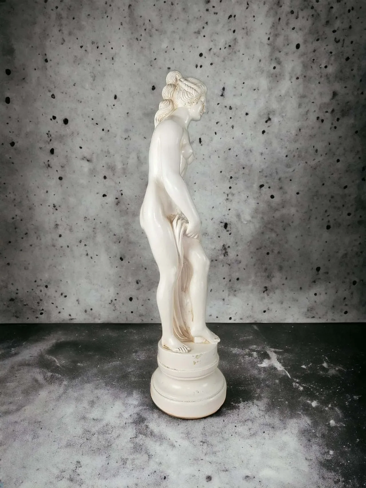 Statua di Venere al bagno, metà '900 4