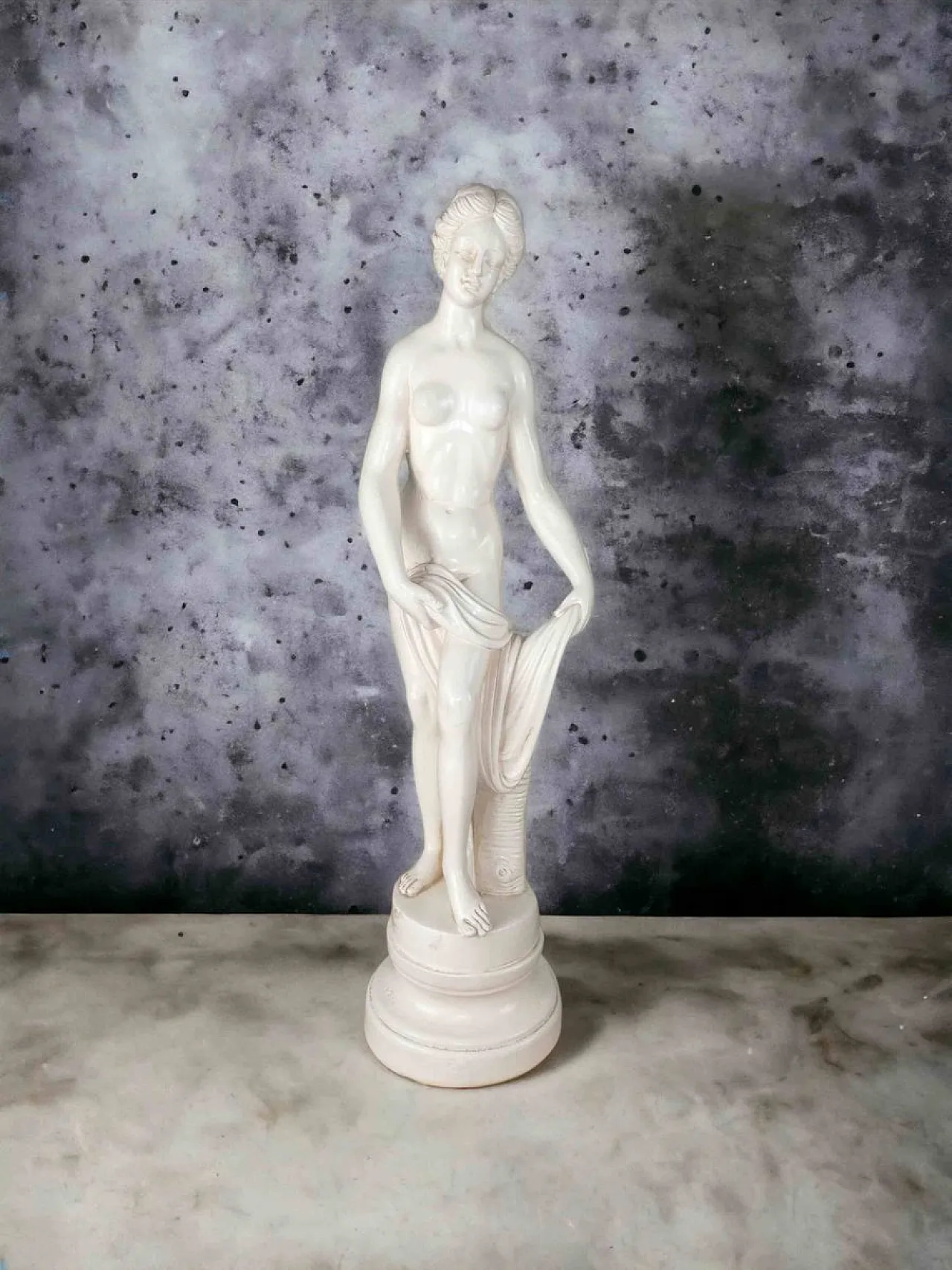 Statua di Venere al bagno, metà '900 5