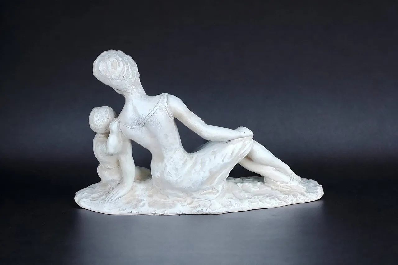 Statua di donna con bambino, anni '40 2
