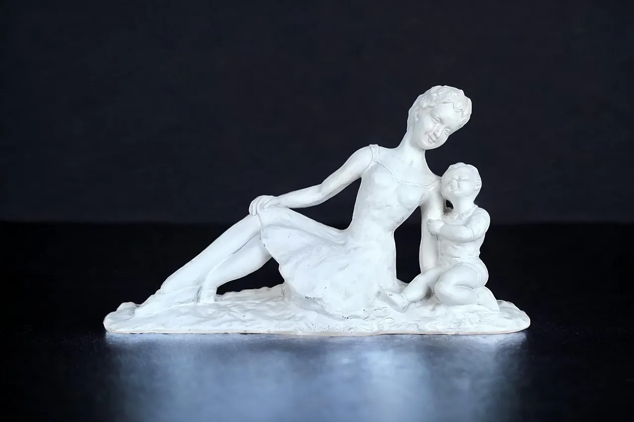 Statua di donna con bambino, anni '40 3