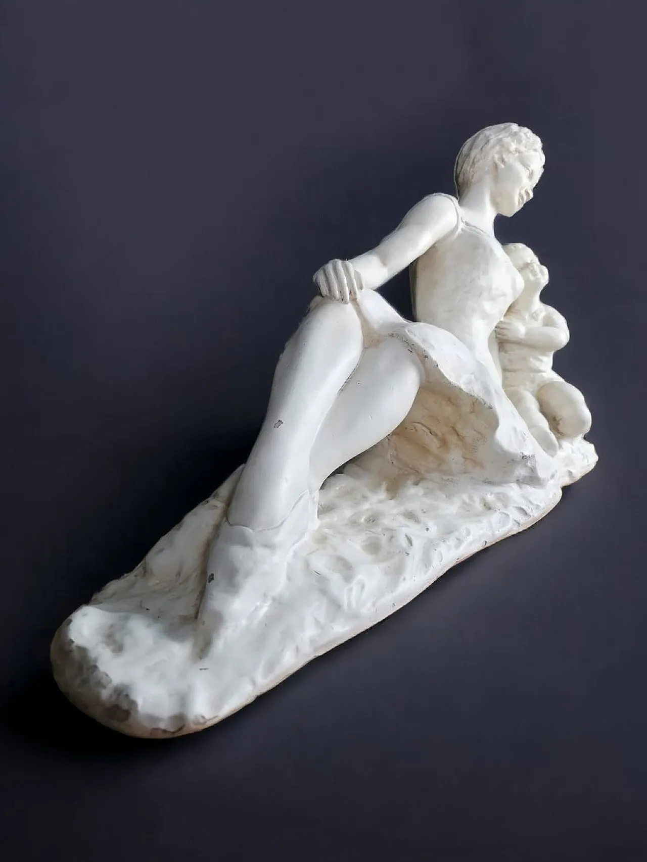 Statua di donna con bambino, anni '40 4