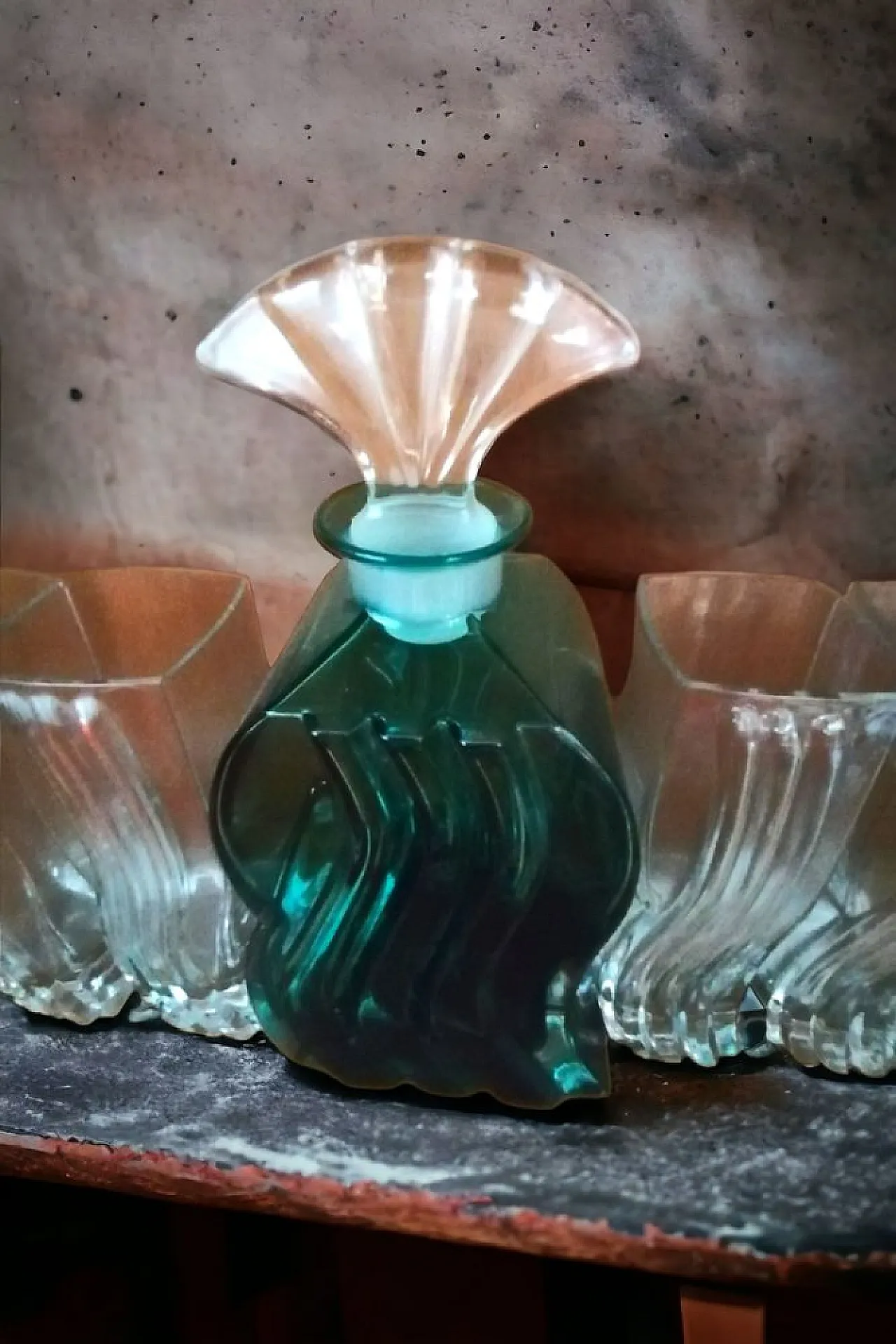 Bottiglia con 4 bicchieri con disegno ad onde di Murano, anni '70 4