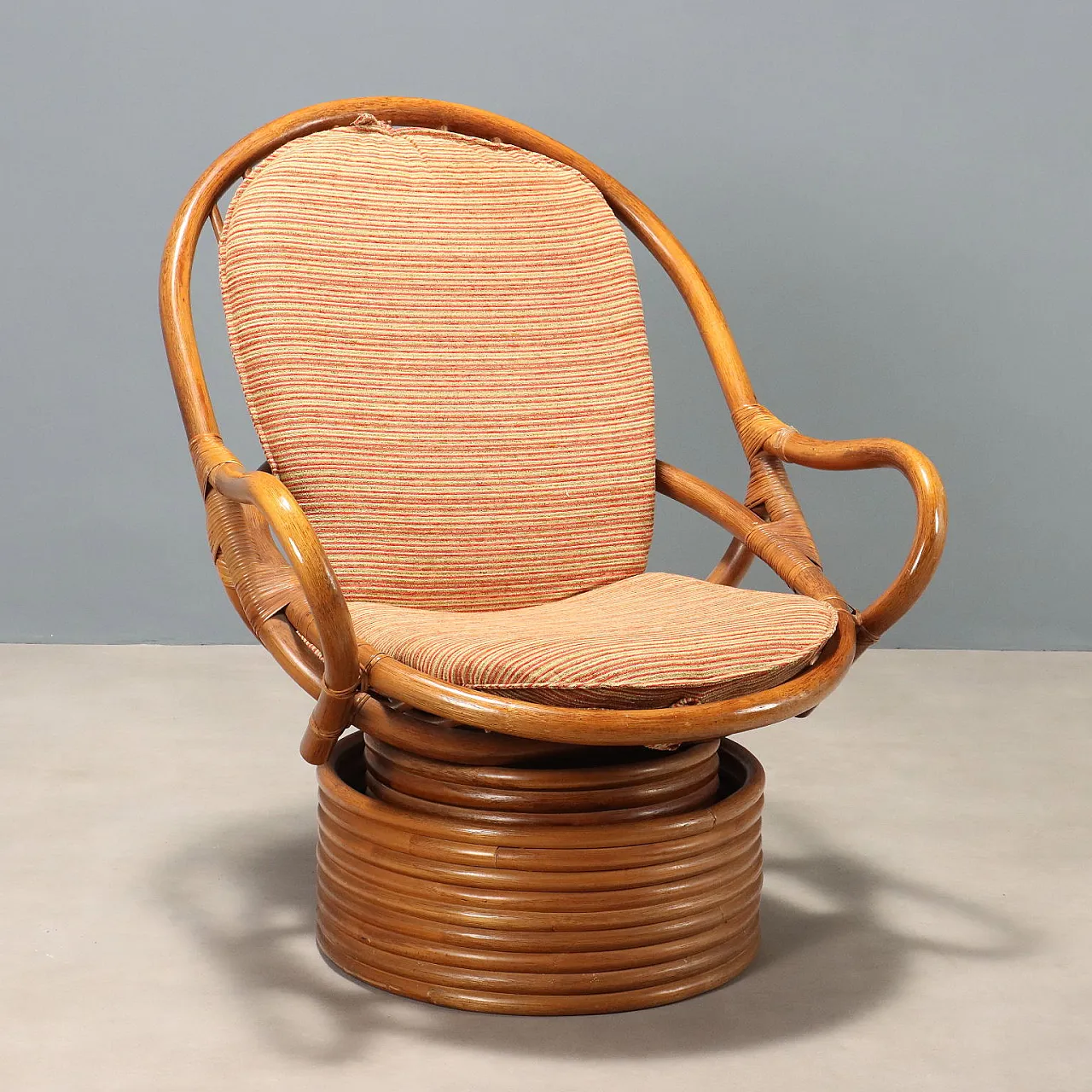 Coppia di poltrone girevoli in bambù, rattan e tessuto, '900 4