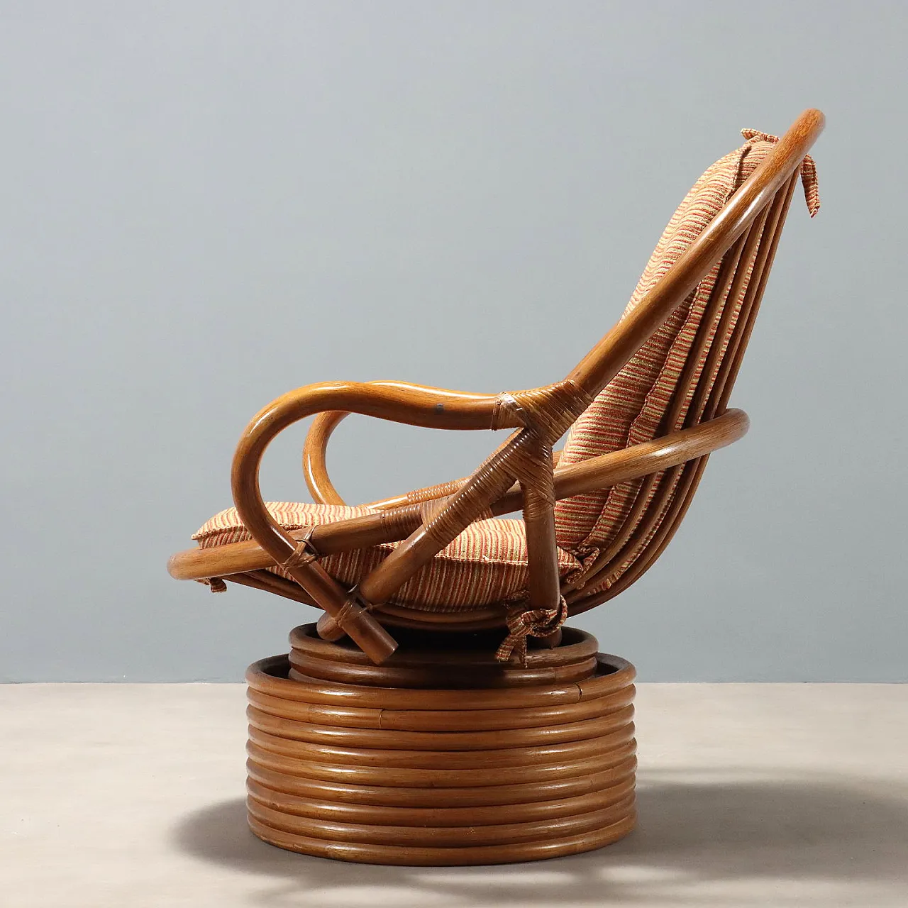 Coppia di poltrone girevoli in bambù, rattan e tessuto, '900 6