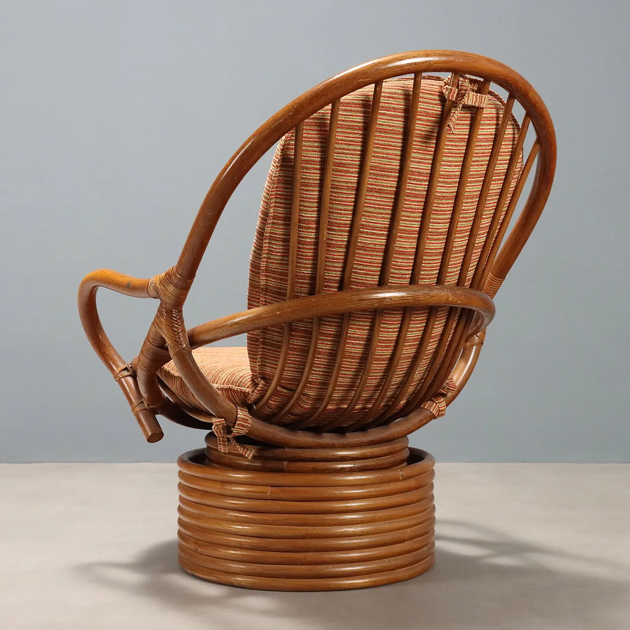 Coppia di poltrone girevoli in bambù, rattan e tessuto, '900 10