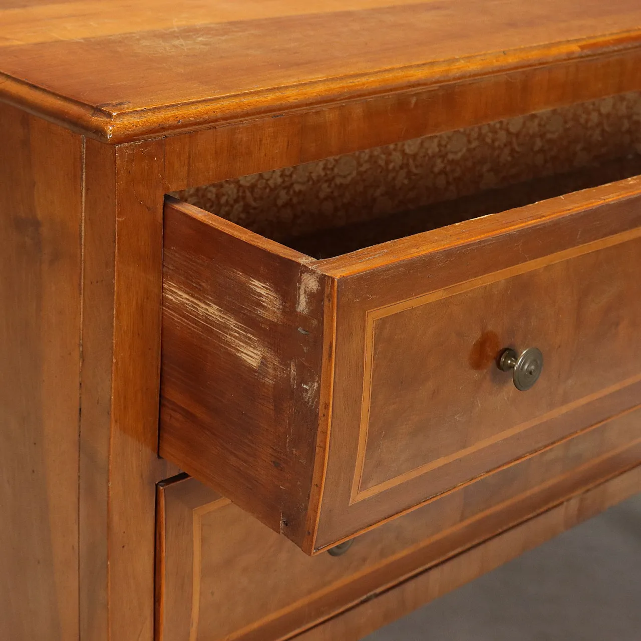 Cassettiera neoclassica in mogano, acero e bronzo, '700 4