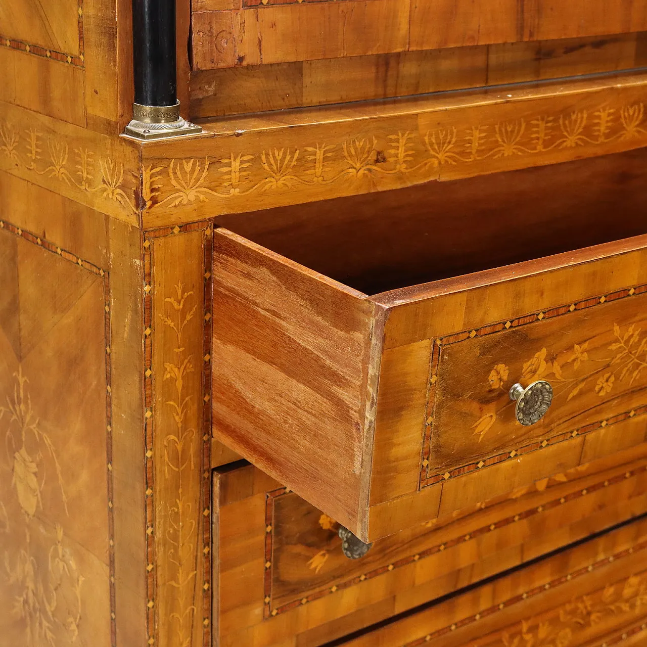 Secretaire stile Impero lastronato in noce con intarsi in acero, '900 9