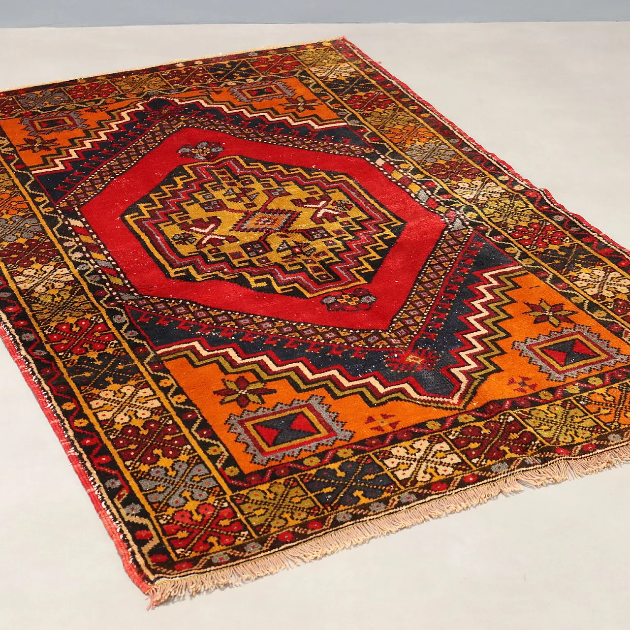 Tappeto Jorun in cotone e lana, nodo grosso, realizzato a mano, '900 1