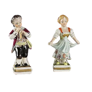 Coppia di bambini in porcellana, decorati a mano in policromia, '900