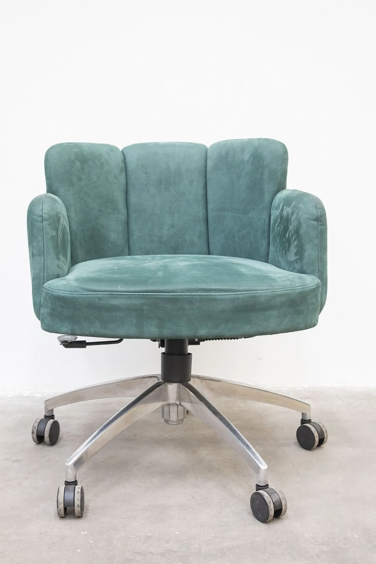 Luxurious Swivel Armchair in Green Suede 2