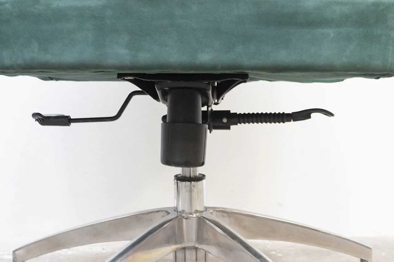 Luxurious Swivel Armchair in Green Suede 6