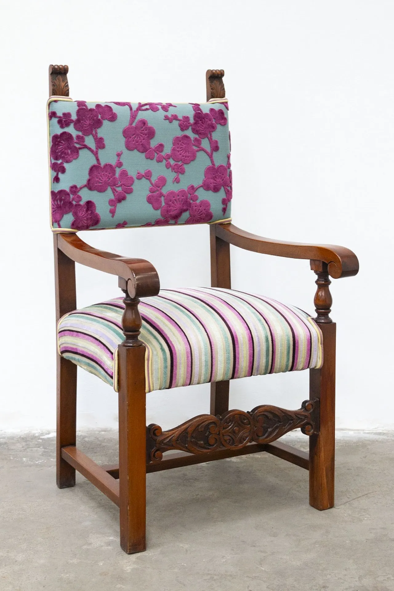 Pair of Renaissance style chairs, 2000s 4