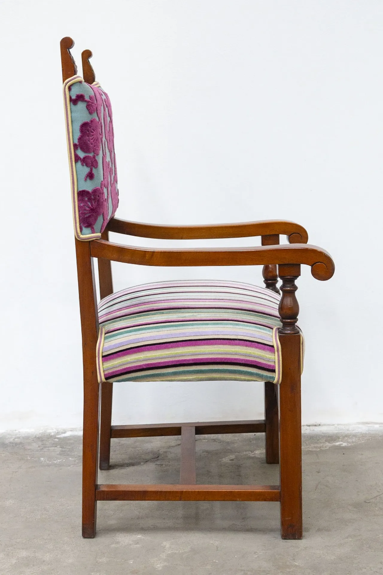 Pair of Renaissance style chairs, 2000s 5