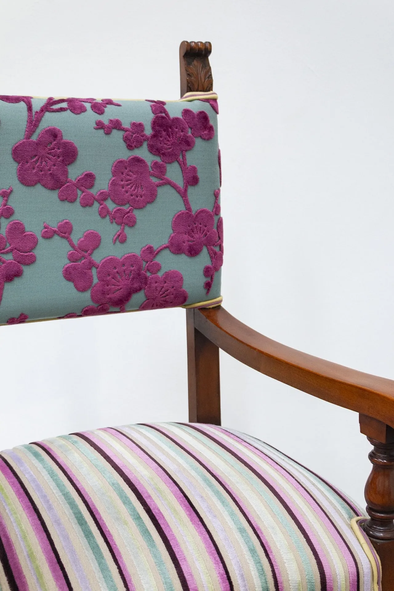 Pair of Renaissance style chairs, 2000s 6