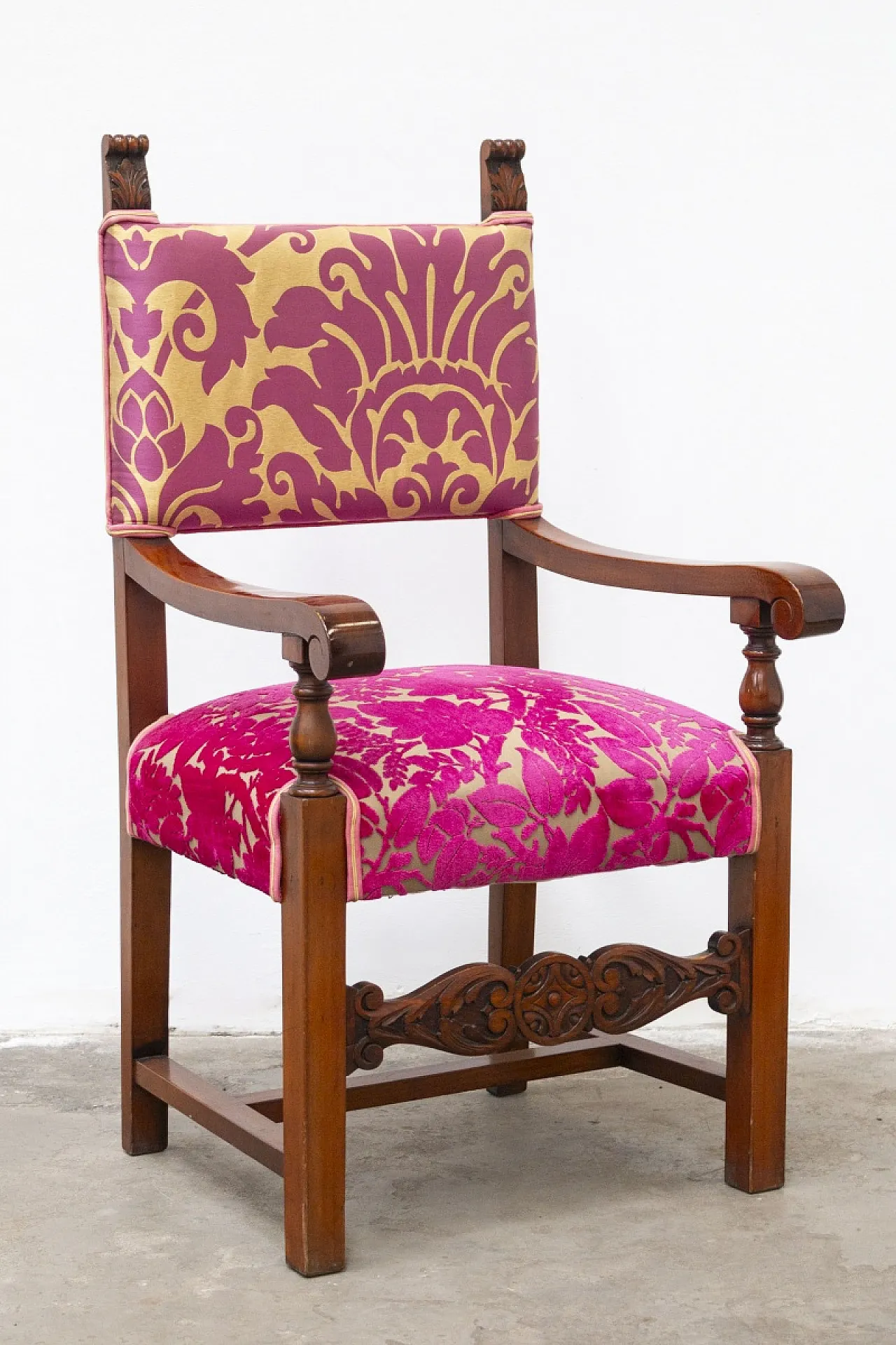 Pair of Renaissance style chairs, 2000s 8