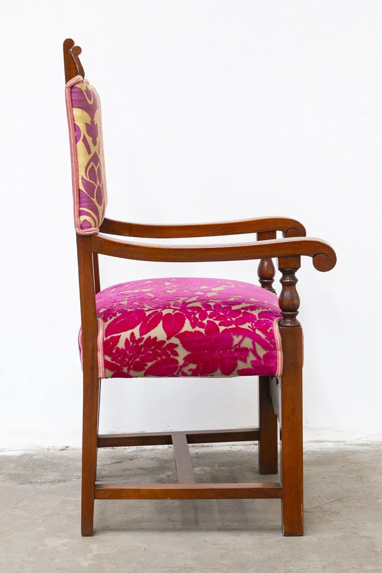 Pair of Renaissance style chairs, 2000s 9