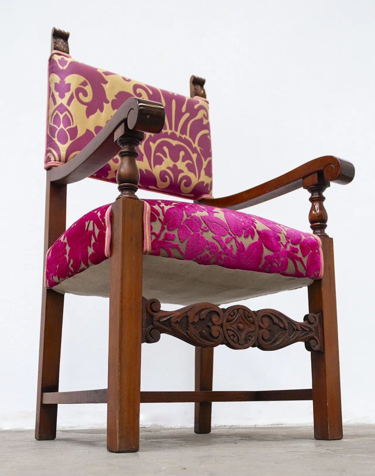 Pair of Renaissance style chairs, 2000s 11