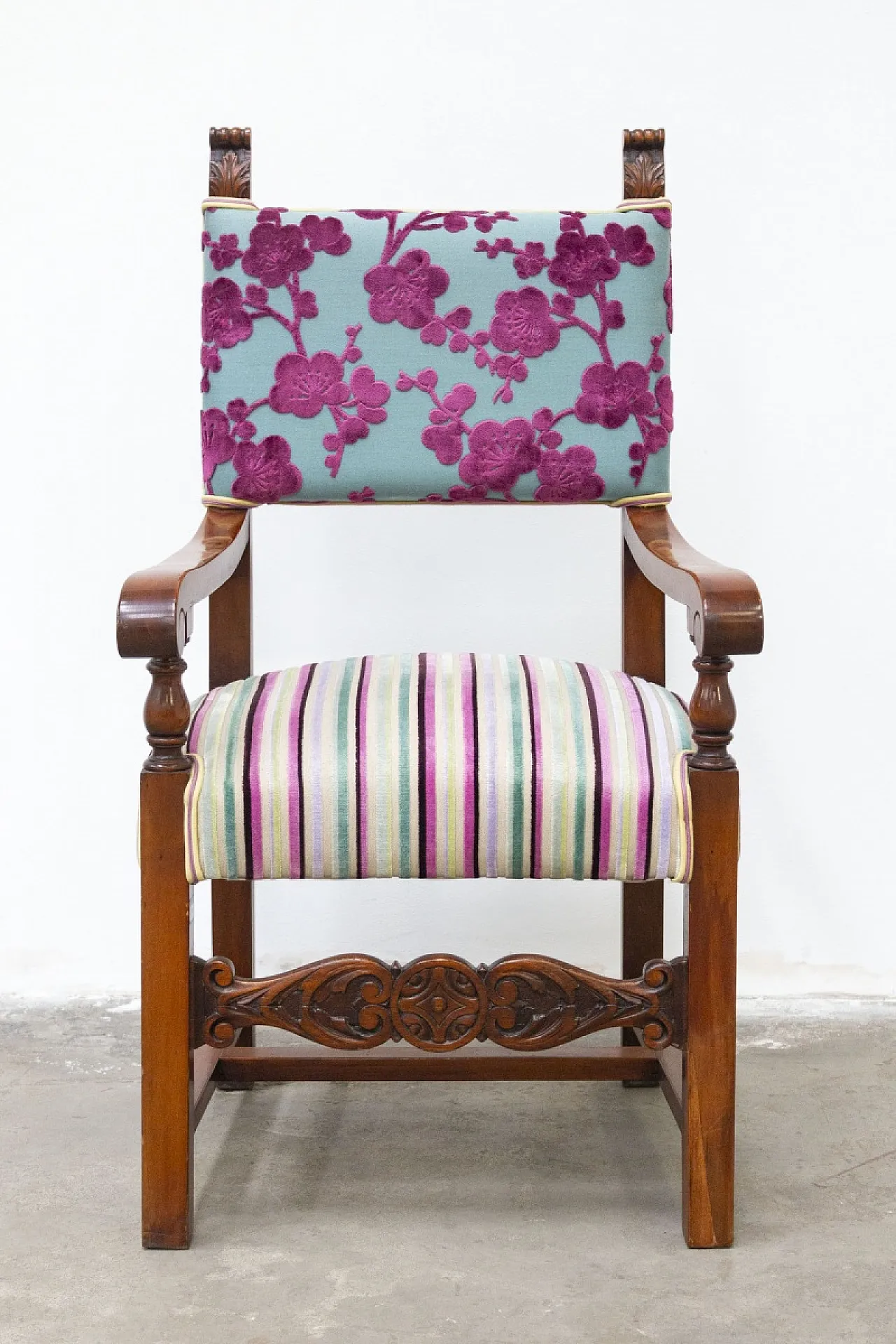 Pair of Renaissance style chairs, 2000s 17