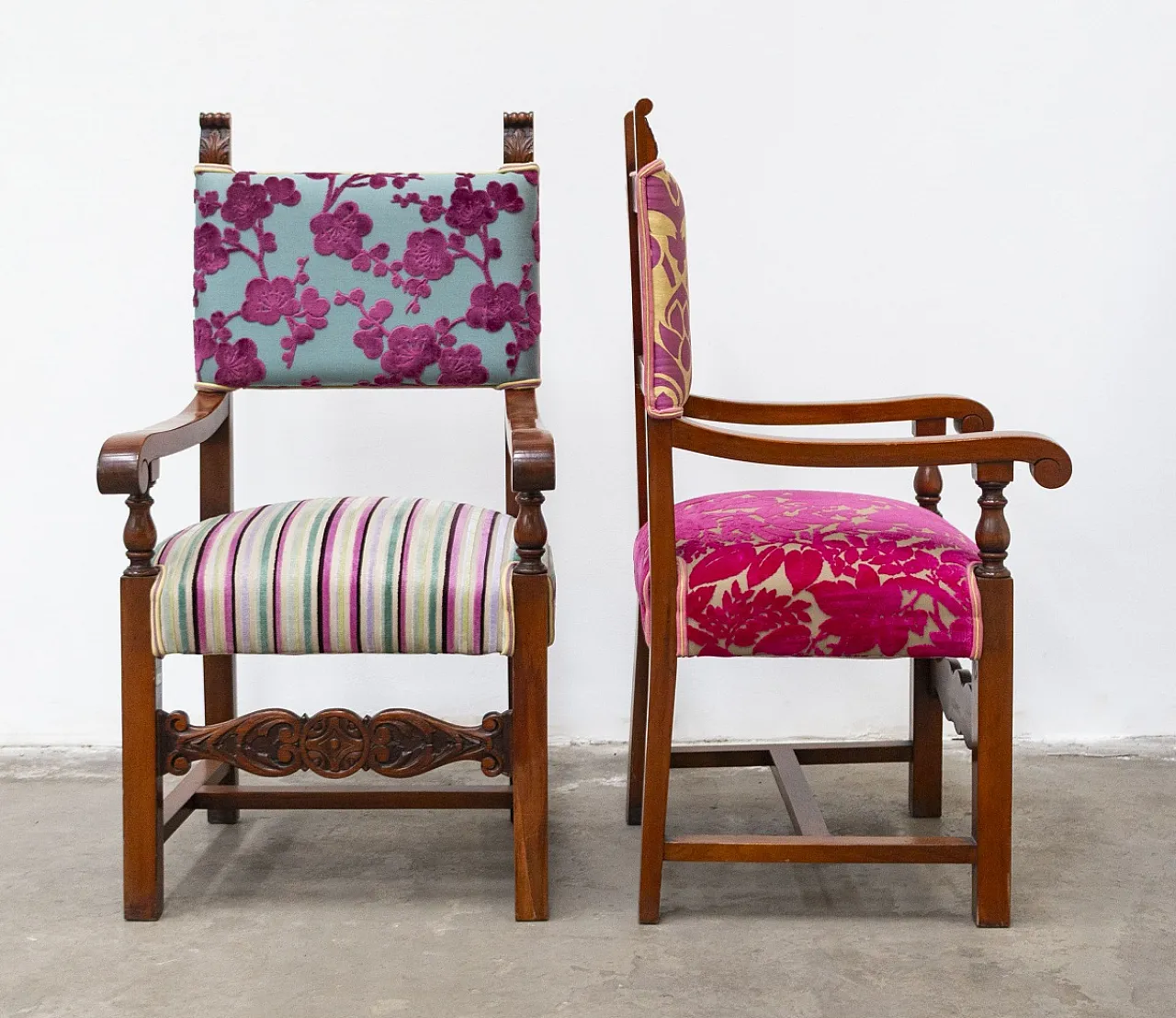 Pair of Renaissance style chairs, 2000s 20