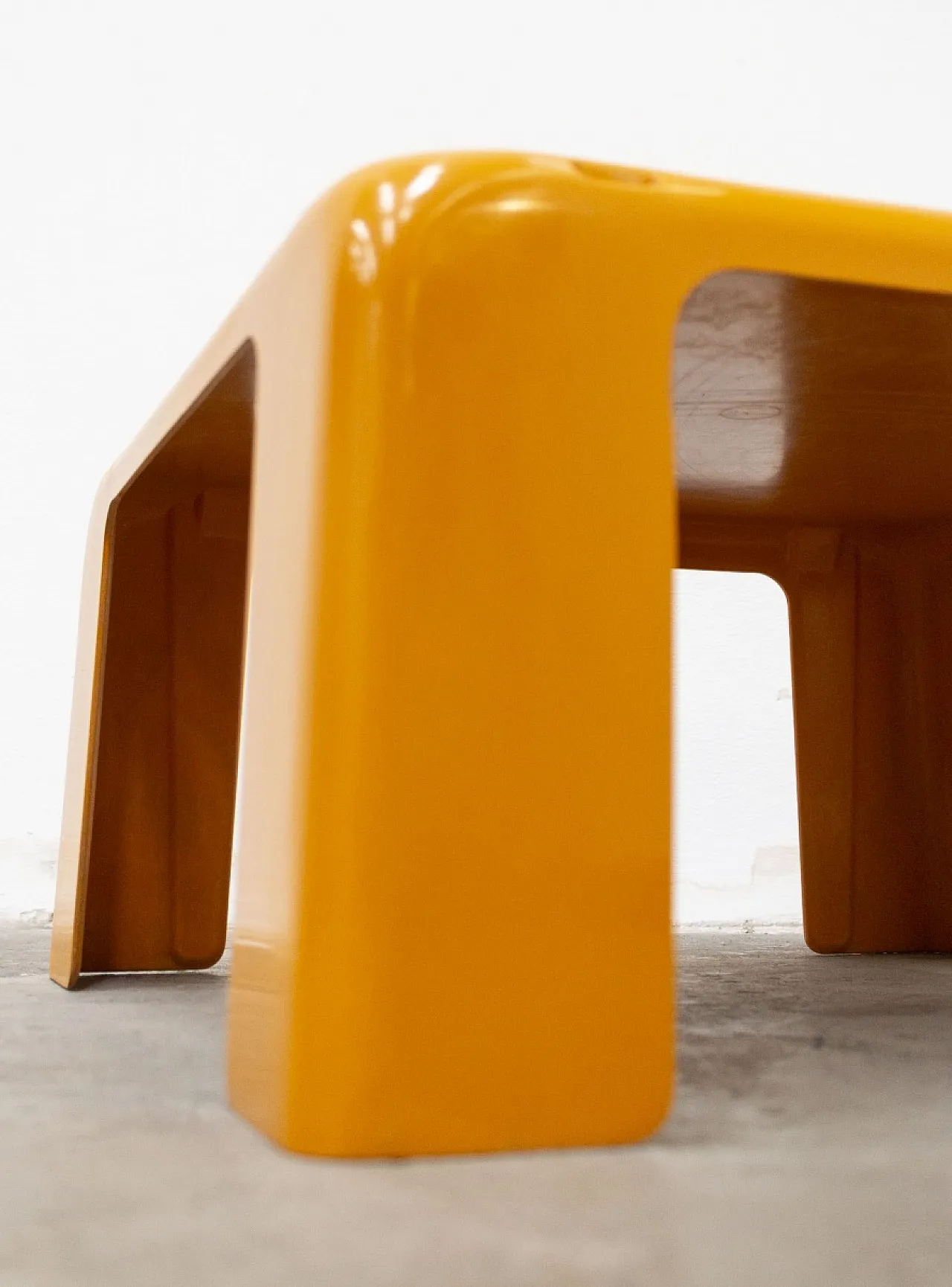 Coppia tavolini mod. 4 Gatti di Mario Bellini per C&B Italia, anni '70 3