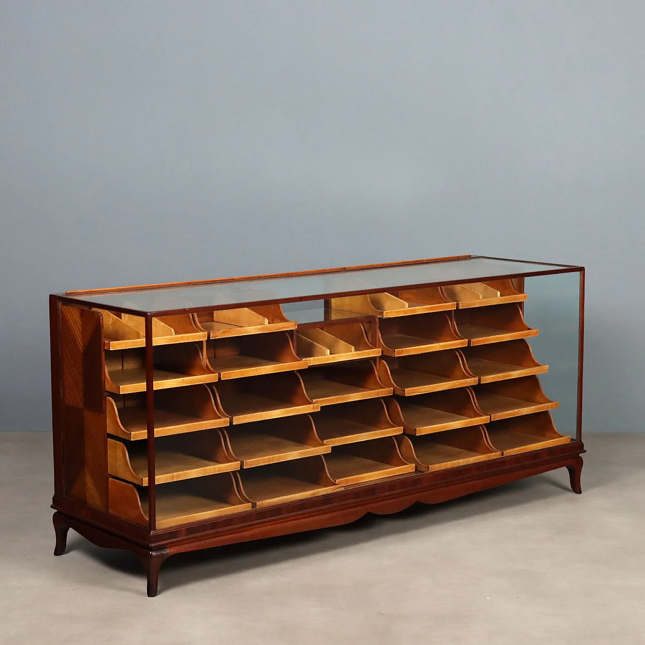 Cabinet with mahogany frame and glass top, 20th century 1