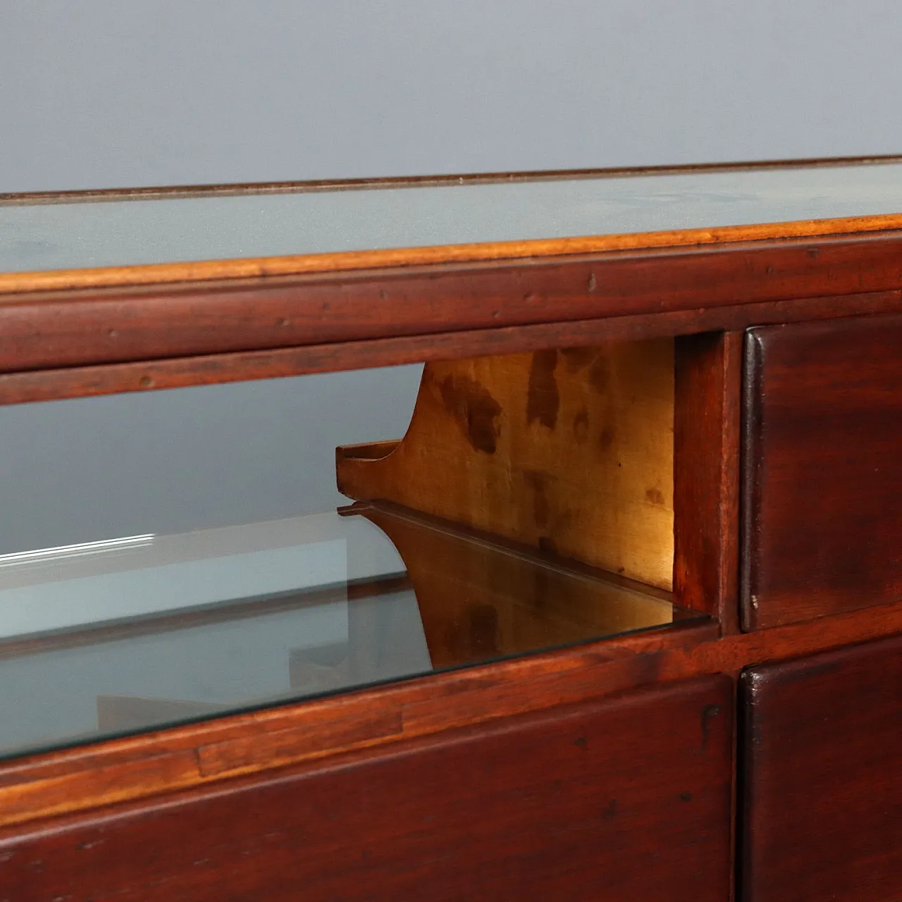 Cabinet with mahogany frame and glass top, 20th century 5