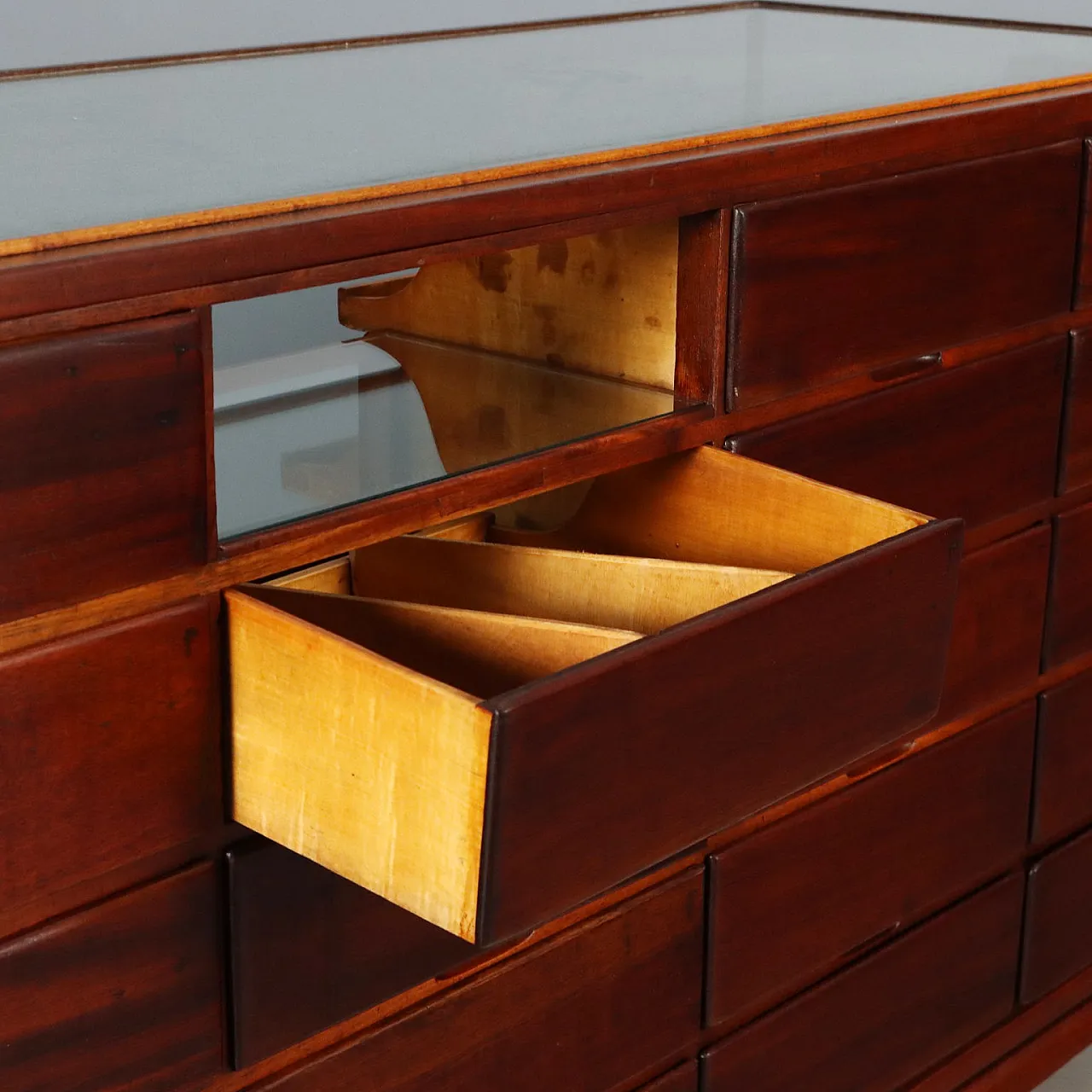 Cabinet with mahogany frame and glass top, 20th century 6